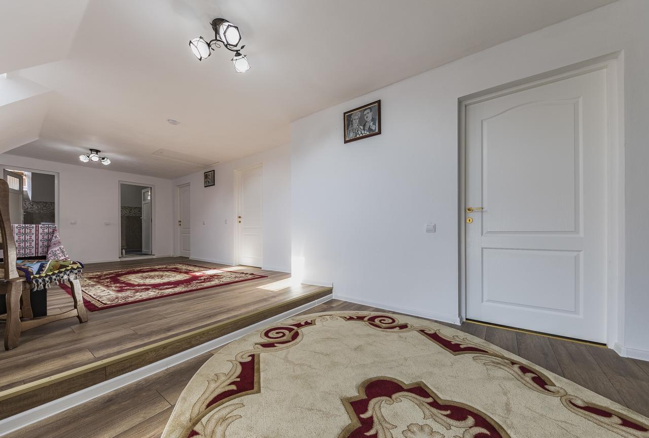Casa Iancu Hotel Jina ภายนอก รูปภาพ